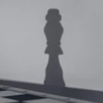 Image représentant l'ombre d'une pièce d'échec